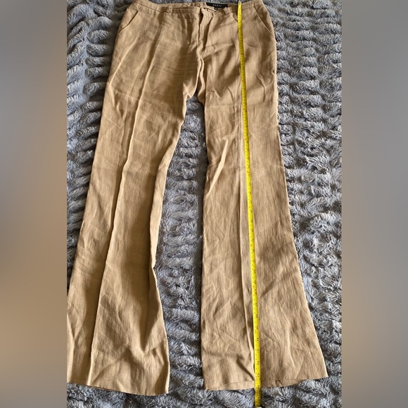 Gucci khaki pants. Gold Gucci adornment on the back pocket. Long. IT 44 / US 8 - Picture 5 of 10